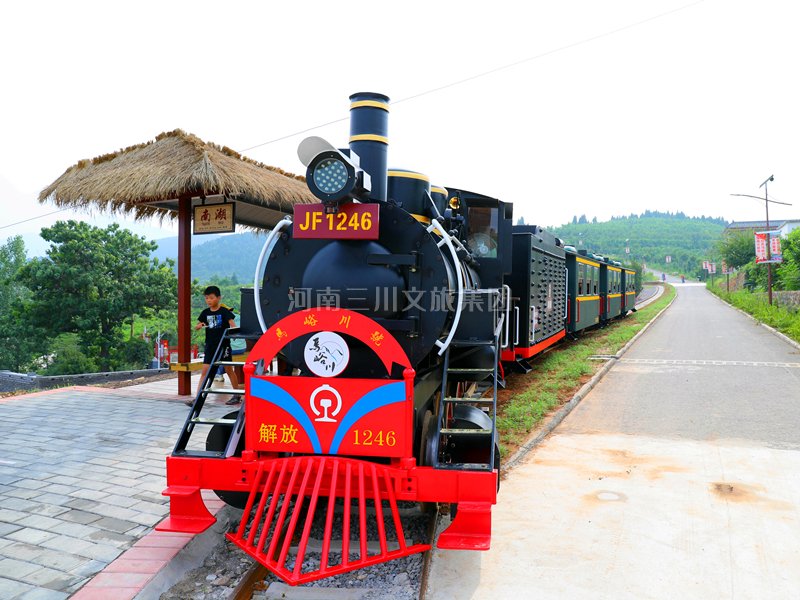 觀光小火車成為景區(qū)新風(fēng)景