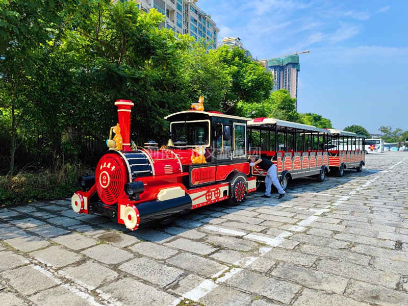 觀光小火車成為景區(qū)新風(fēng)景