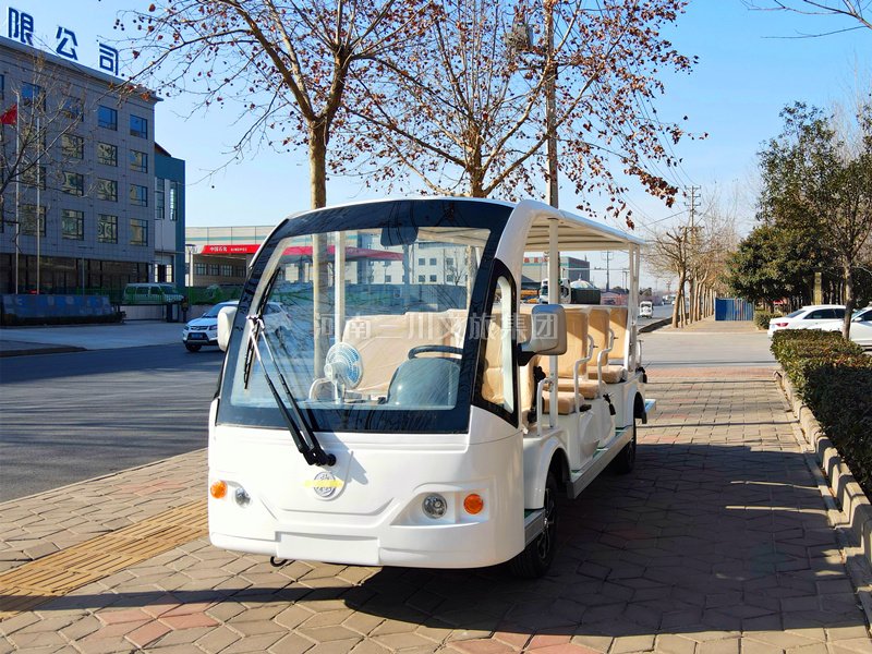 電動觀光車正成為校園內(nèi)觀光出行的好幫手！ 